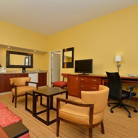 Courtyard By Marriott Бентонвилль Экстерьер фото